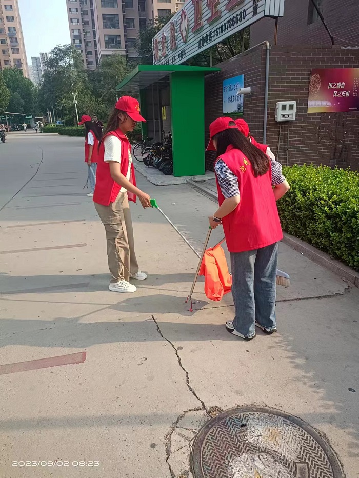 9月2日华体会网页版登录入口_华体会(中国)在凤凰城A区开展志愿服务活动 (3).jpg